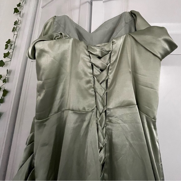 Sage green dress with long dress tail 
Off the shoulders - Picture 3 of 4